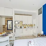 Latin Quarter Studio City Apartment