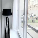 Modern 1 Bed Flat - Near Arc De Triomphe & Champs Elysees