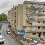 Le Valet- Paris