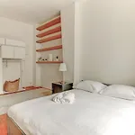 Le Valet- Paris