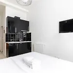 Canal St Martin : Charming Cosy Studio