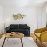 Trocadero & Eiffel Tower - Cityapartmentstay