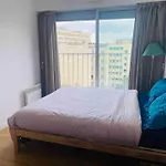 Homestay Private Room Only, Spacious Room In A Lovely Central Appartment