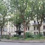 Cozy And Practical Cocoon At The Heart Of Paris