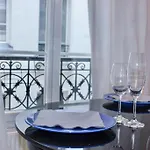 Eiffel Tower 4People