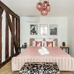 Sophiestay - Contemporary Apt- King Size Bed