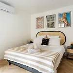 Sophiestay - Contemporary Apt- King Size Bed