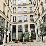 Beautiful Parisien Apartment In The City Center