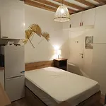 Studio, Place De La Nation, 1Mn A Pied Du Metro 1,2,6,9 Et Rer A