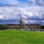 Great Sized Studio Next To Invalides