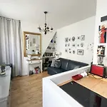 Quiet And Charming Studio For Two In Paris 2Th