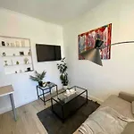 Appartement 2 Pieces Au Pied Du Metro Buzenval.