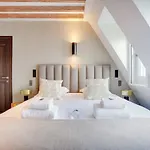 Stylish Studio - 2P - Vendome Square