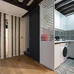 Appartement Chic Avec Patio - 2Br 6P - Le Marais