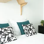 Charming 1 Bedroom Marais Hideaway - Fb17A