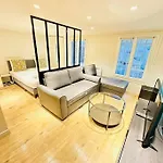 Great Flat In Center Of Paris
