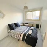2 Bedroom In Middle Of Paris