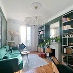 Renewed And Well-Decorated Apartment In Paris 12Th