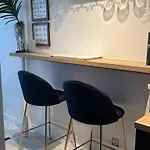 Cosy Renovated 1-Bedroom Etoile