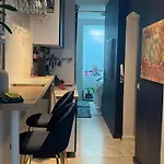 Cosy Renovated 1-Bedroom Etoile