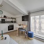 Appartement Renove Proche Arc Triomphe - 2P