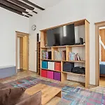 Appartement Au Coeur Du Marais A Paris By Weekome