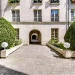 Modern And Bright 2Bd For 11 Guests In Le Marais!