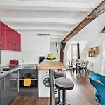 Quarter 2Br Charm