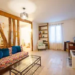 Wonderful Typical Paris Flat 3 Bedrooms / 6 Pax