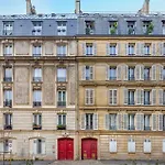 Amazing Apartment In Paris With Kitchen