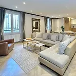Luxury Family Getaway Near Place Vendome