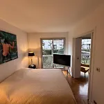 Suite 2 Pieces Sur Jardin Paris
