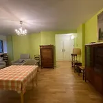Double Room In Beautiful Apartment