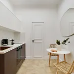 Cozy Studio In The Heart Of Paris
