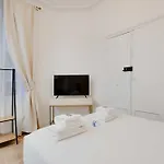 Cozy Studio In The Heart Of Paris