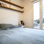 Pretty 36 M Near Buttes-Chaumont