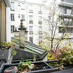Pretty 36 M Near Buttes-Chaumont
