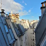 Cocon Parisien Avec Balcon - Paris Centre Intramuros