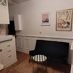 Cocon Parisien Avec Balcon - Paris Centre Intramuros