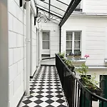 Studio Tournelles 75003 Paris Center