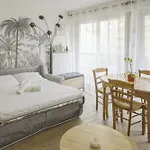 Appartement Labrouste Et Son Balcon - Welkeys