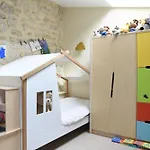 Comfortable 150 M House In The Heart Of Paris