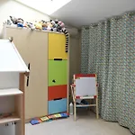 Comfortable 150 M House In The Heart Of Paris