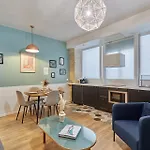 Residence Tour Eiffel By Studio Prestige