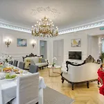Galeries Lafayette - 7 Bedrooms - Lift - Aircon