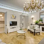 Galeries Lafayette - 7 Bedrooms - Lift - Aircon
