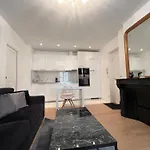 Luxury Appartment, Champs Elysees, Neuf !