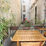Superbe T3 Terrasse Coeur de Paris historique