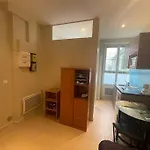 Studio 75012