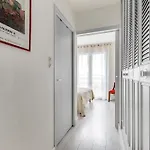 Spacieux Appartement Dans Un Quartier Paisible